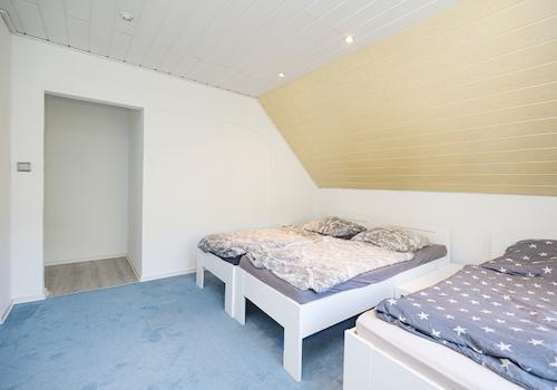 Zimmer 1 rechts (OG)