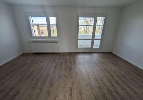 Wohnzimmer mit Balkon (Referenzfoto)