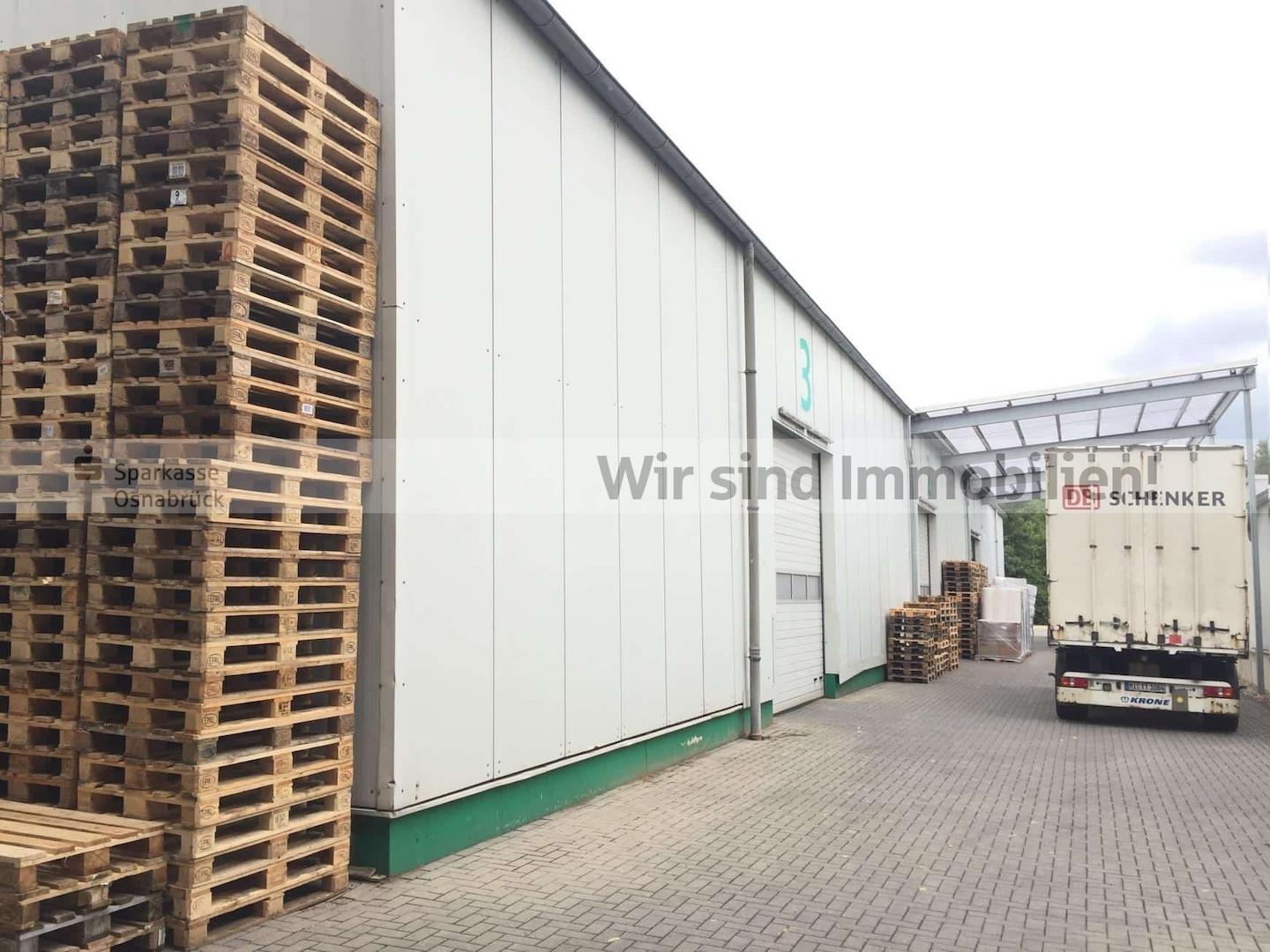 z.T. überdachte Anlieferzone