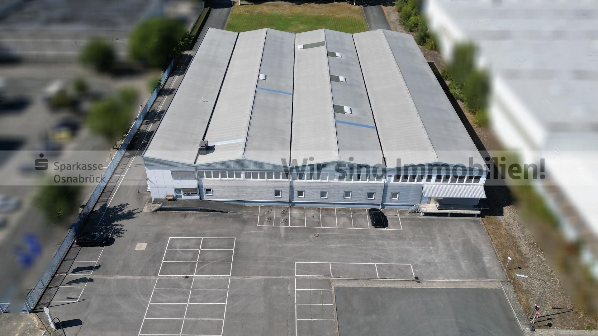 Ostseite mit Parkplätzen