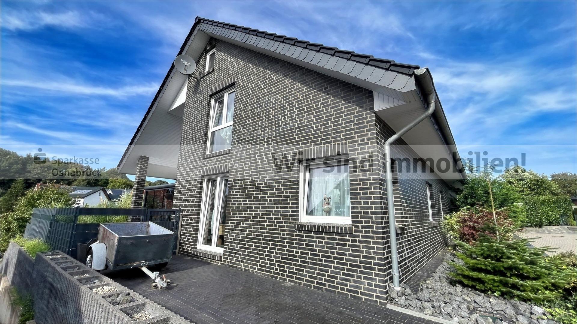 Ansicht links mit Stellplatz