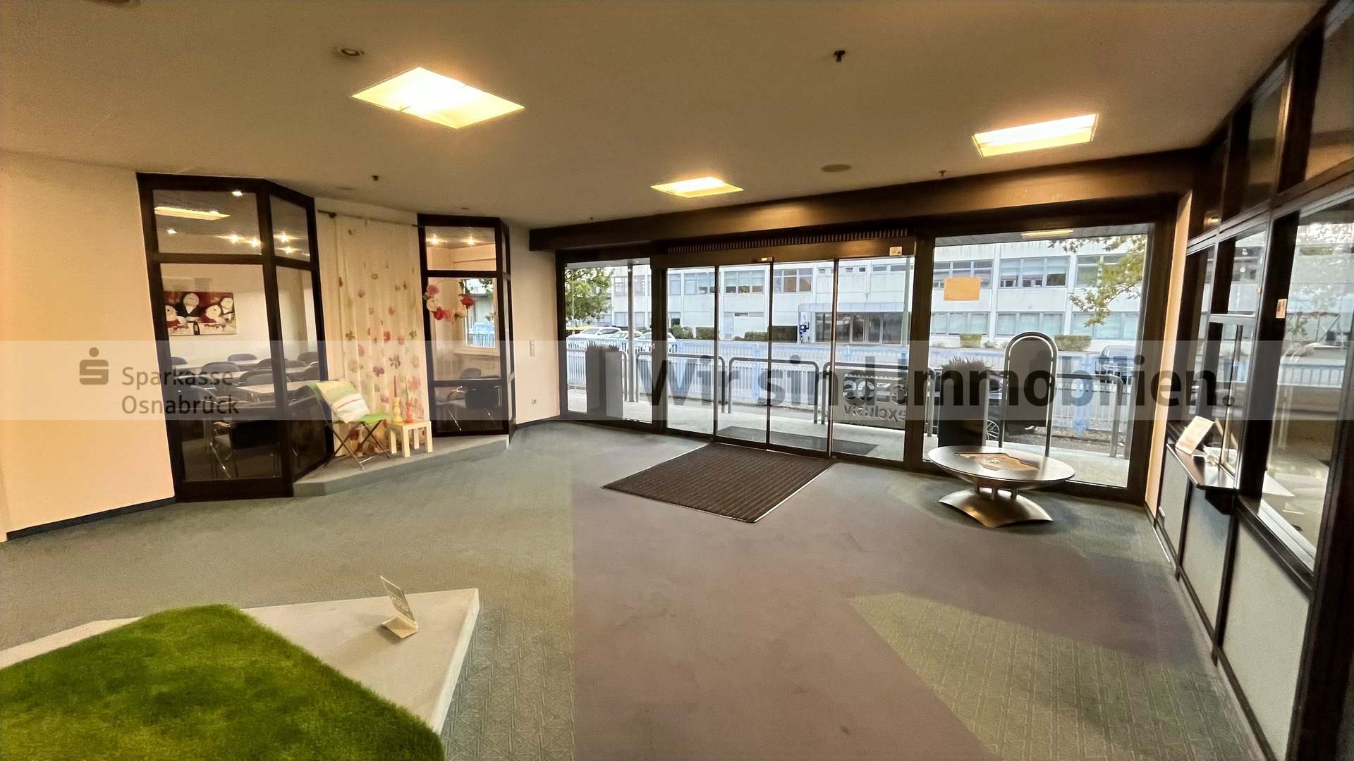 Eingang mit Automatiktür