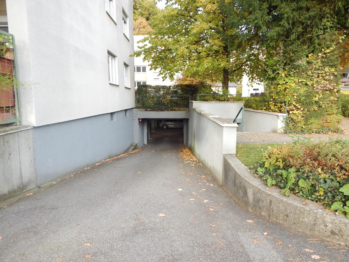 Tiefgaragenabfahrt
