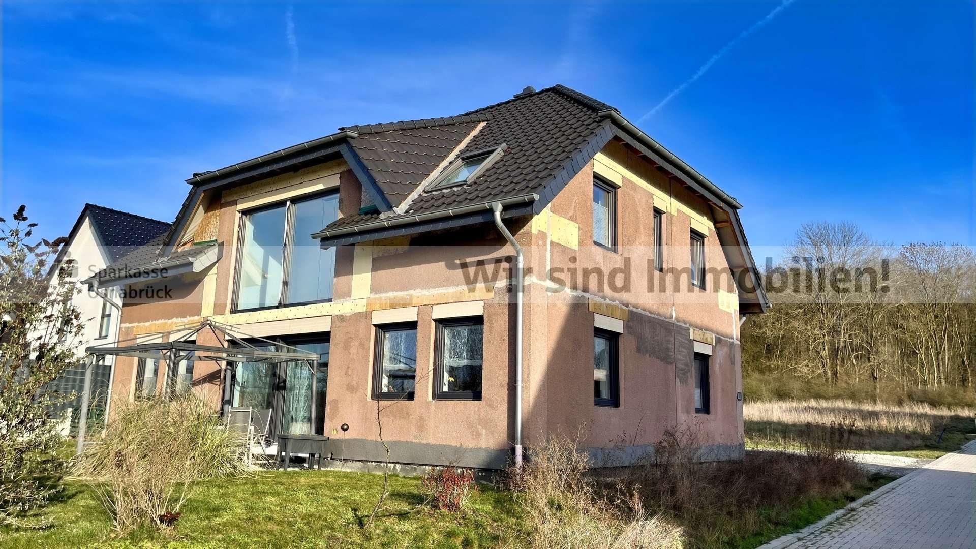 Seitenansicht u.Blick auf Wald