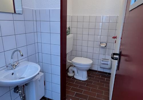 WC-Anlage im Hof