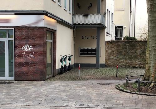 PKW-Stellplatz, Seiteneingang