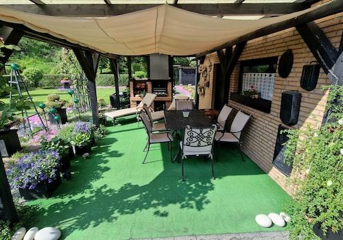 großzügige Sonnenterrasse