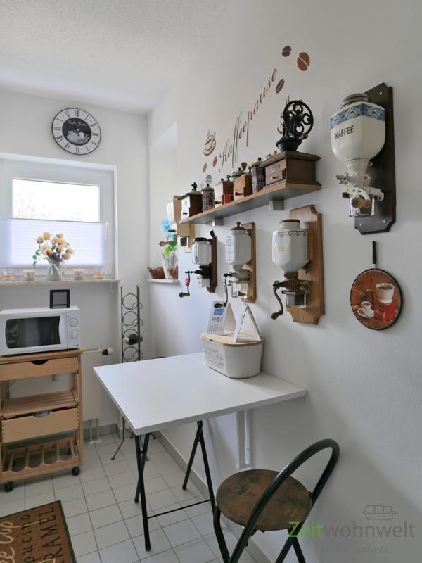 Esstisch unter Kaffeemühlen