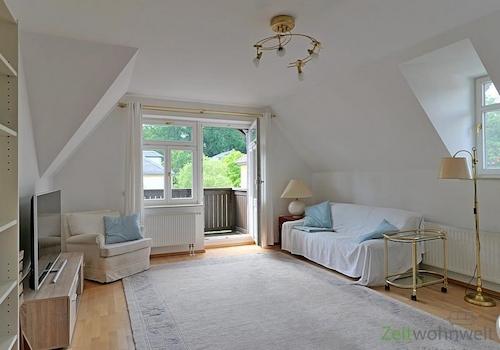 Wohnzimmerblick zum Balkon