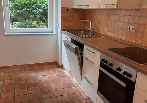 Küche mit Blick ins Grüne