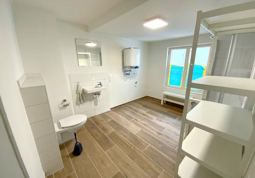 Ladeneinheit - Badezimmer