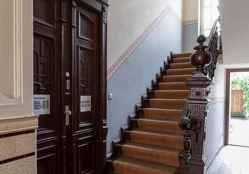 Hausflur mit Altbauelementen