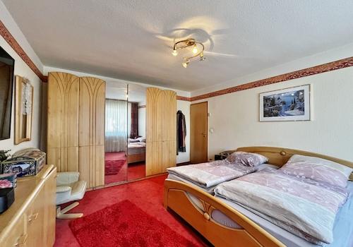 rückwärtiges Schlafzimmer