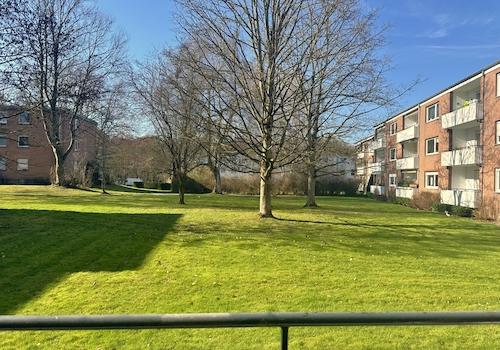 Blick ins Grüne vom Sonnenbalkon