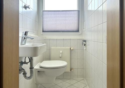 Gäste-WC mit Fenster