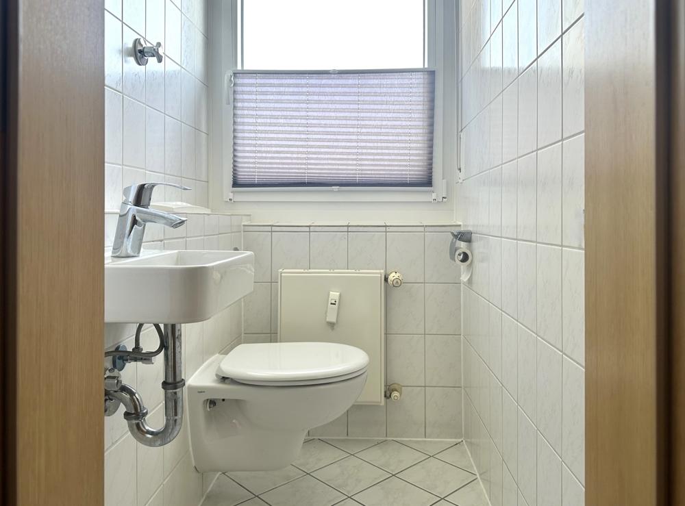 Gäste-WC mit Fenster