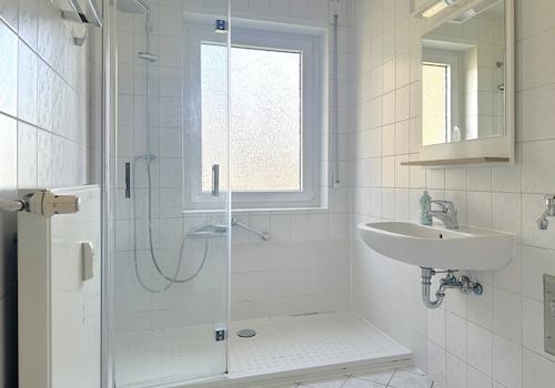 Duschbad mit Fenster