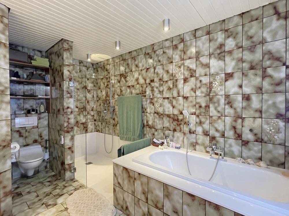 Bad en suite vom Schlafzimmer