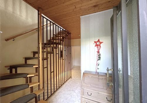 Flur mit Treppenaufgang