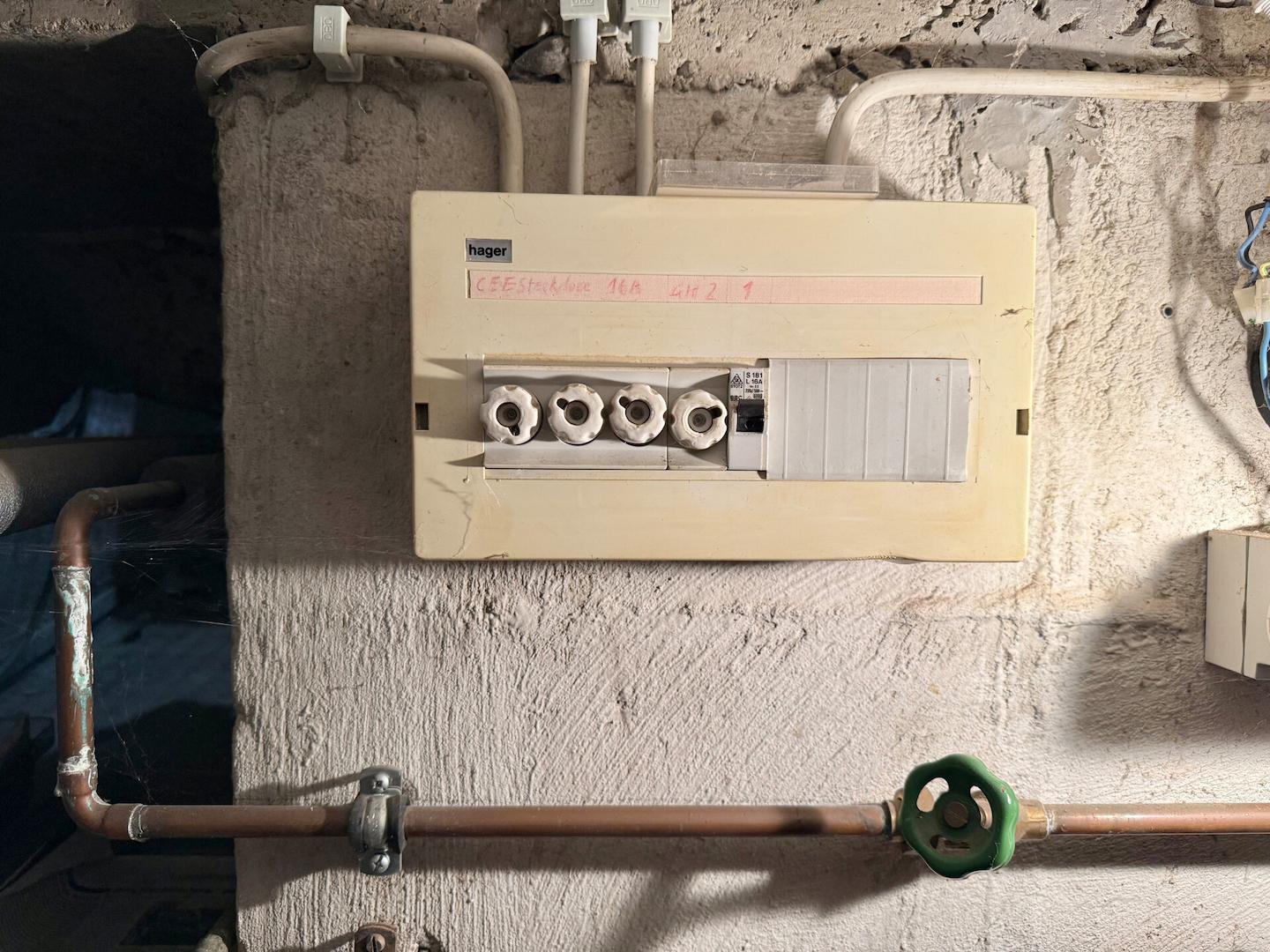 Haus Nr. 6 KG Sicherungen