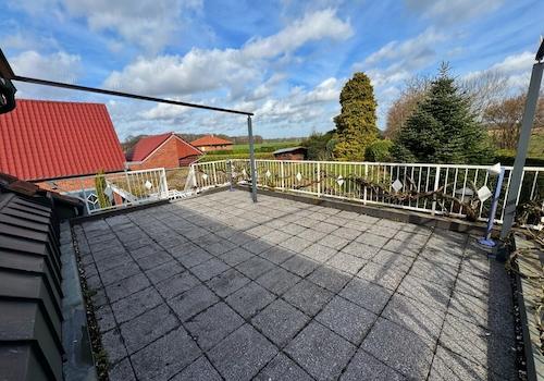 Dachterrasse mit elektr. Markise