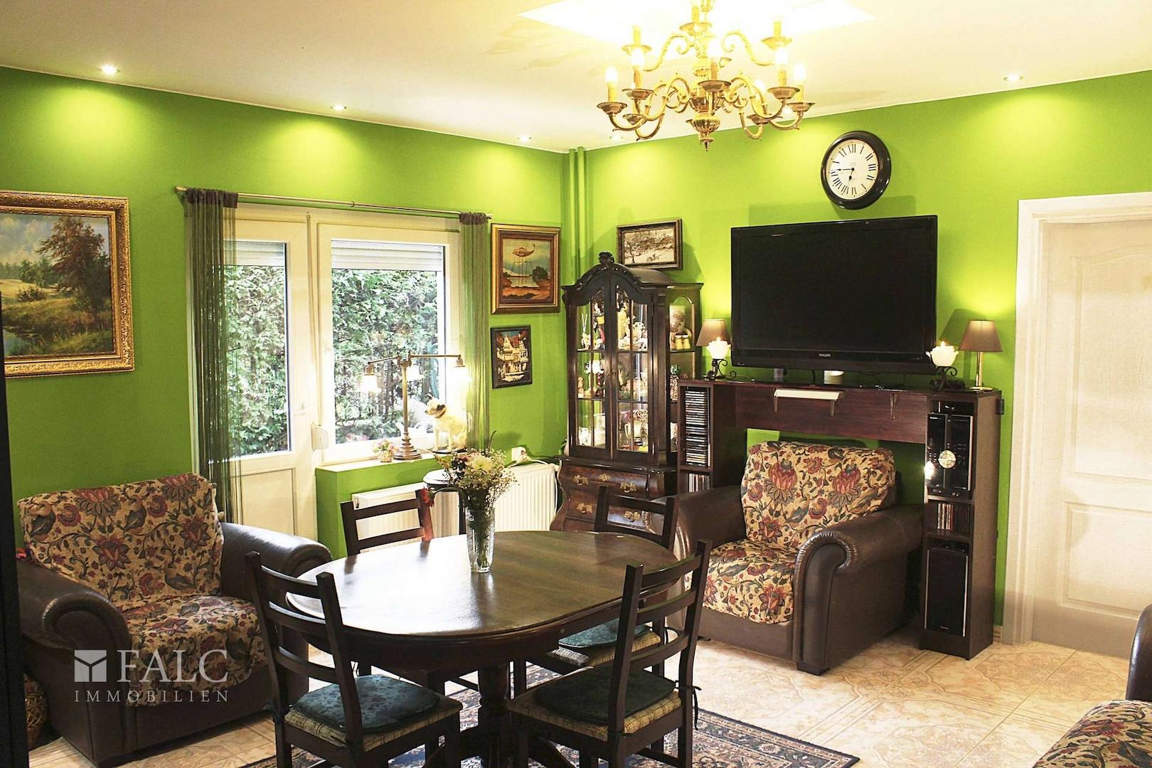 OWNER_S LIVING ROOM + KITCHEN