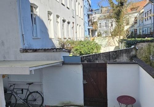 Blick in den Hof mit Bikeport