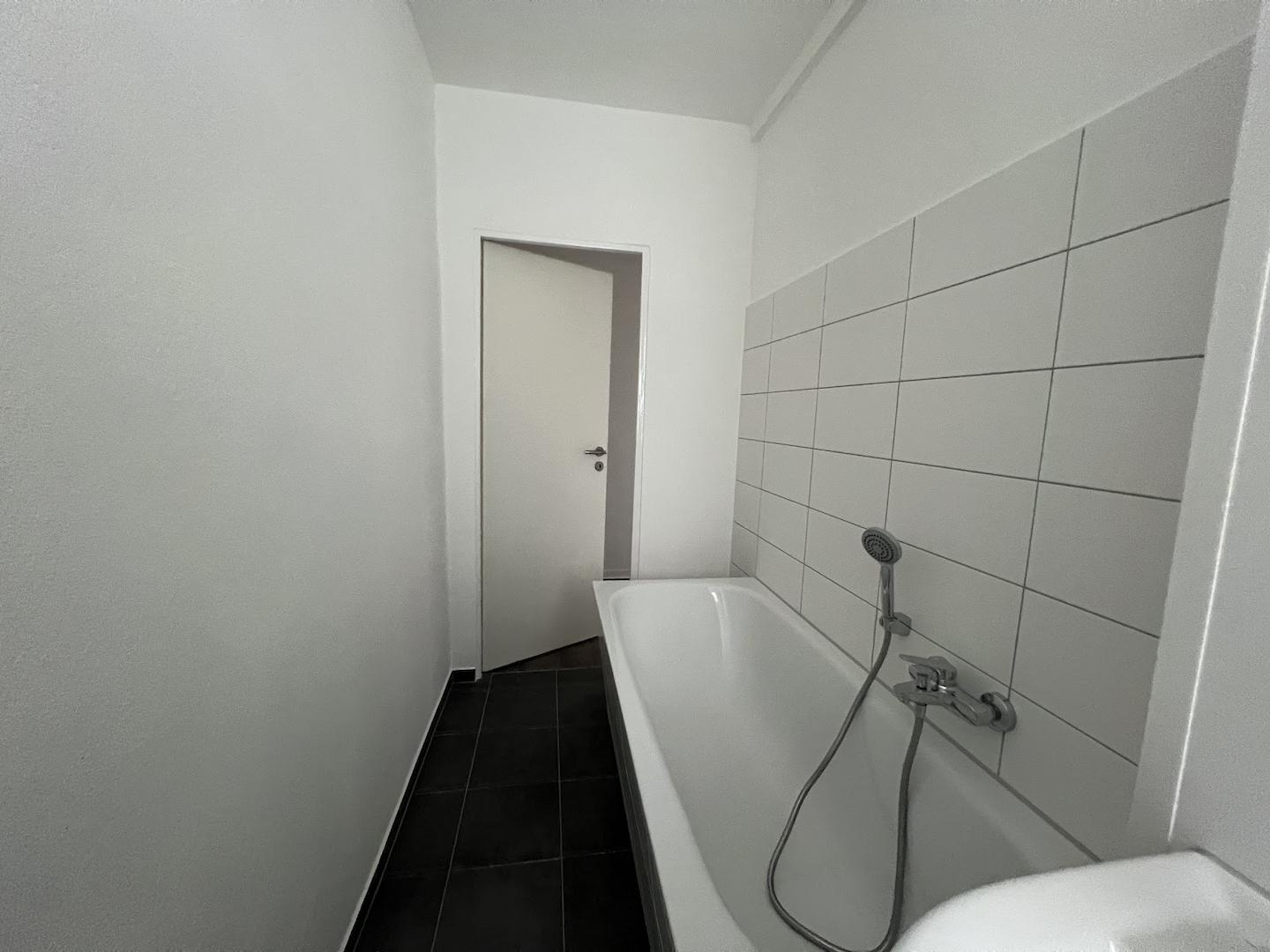 Wannenbad mit Habdtuchheizkörper