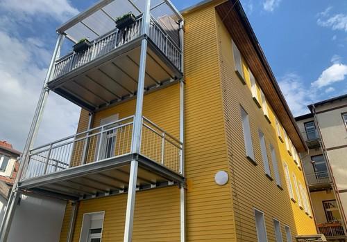 Blick v. Innenhof zum Balkon