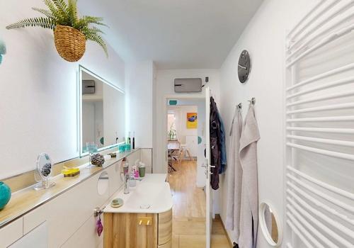 Modernes Tageslichtbad