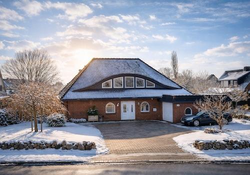 Haus von draußen im Winter