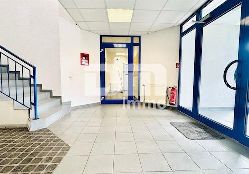 EG Haupteingang/ Treppenaufgang Büro