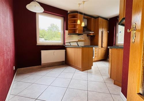 Wohnküche mit Einbauküche