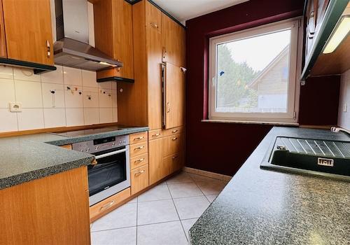 Wohnküche mit Einbauküche