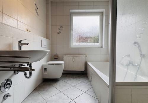 Badezimmer Wanne / Dusche