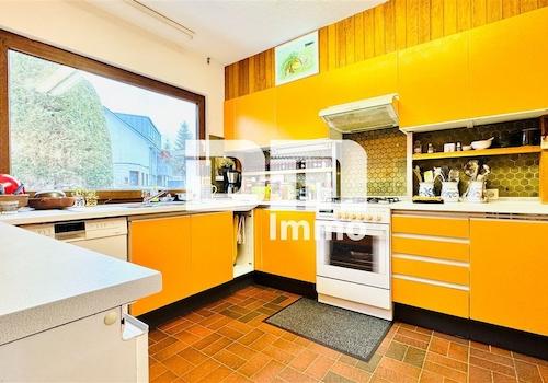 Küche mit Einbauküche