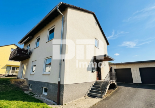 Front / Seitenansicht / Doppelgarage