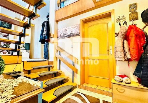 Hochparterre Haupteingang / Windfang