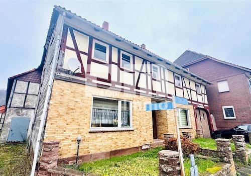 Frontansicht Wohnhaus Titel