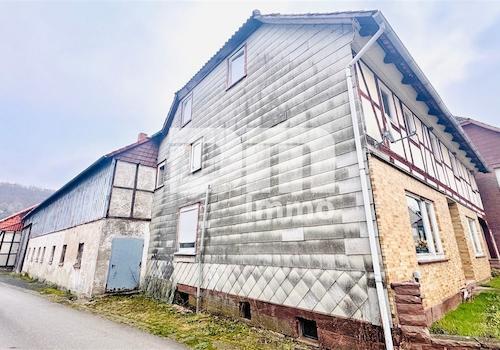 Seitenansicht Wohnhaus / Stallgebäude / Scheune