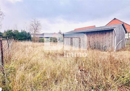 Gartenbereich hinter dem Nebengebäude voll umzäunt