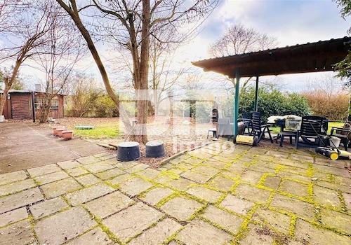 Terrasse / Teilüberdacht