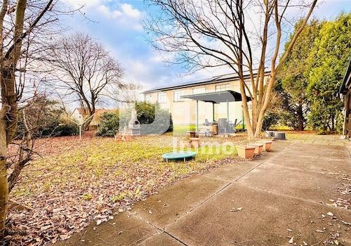 Terrasse / Teilüberdacht