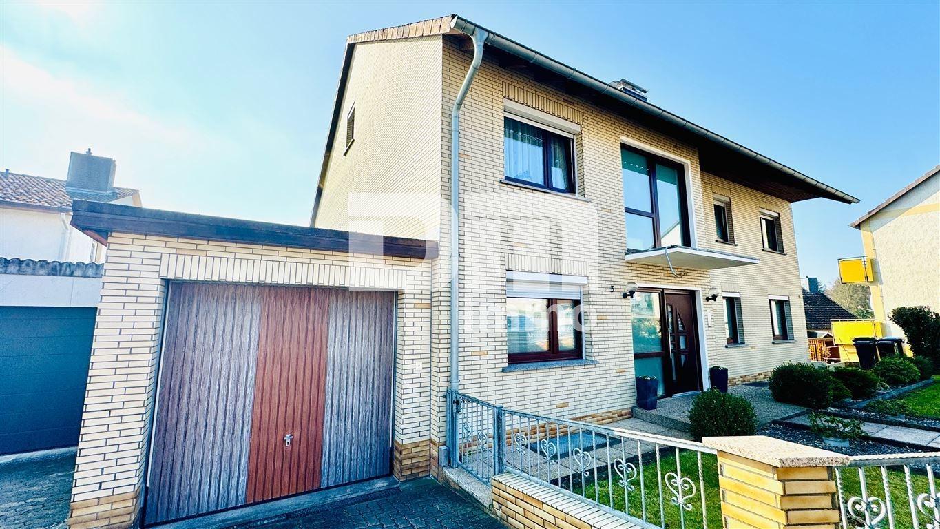 Frontansicht / Garage