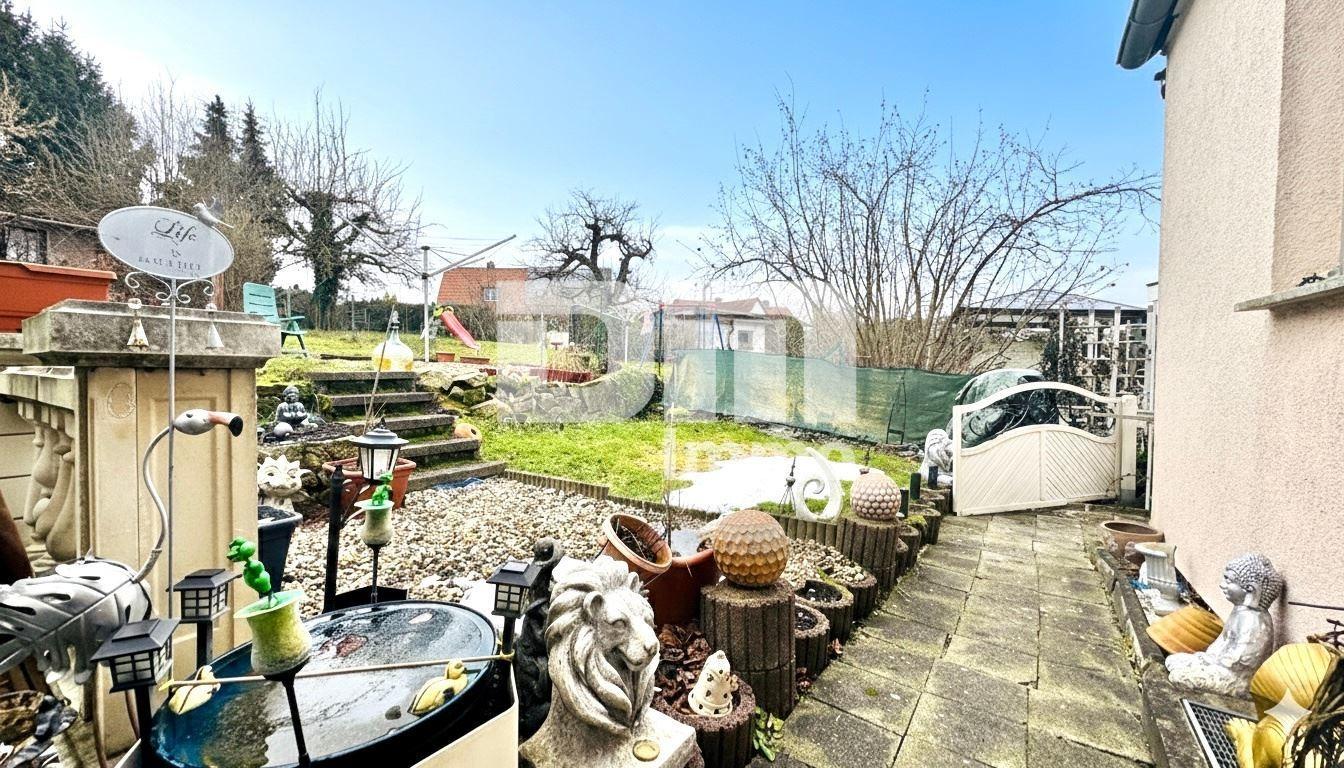 Gartenbereich hinter dem Haus