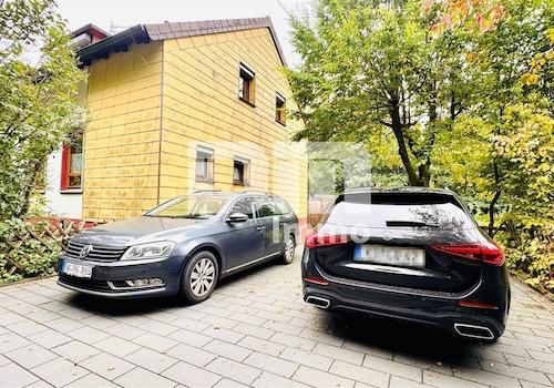 Parkflächen neben dem Haus / zufahrt Grundstück