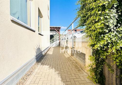 Barrierearmer Zugang zum Treppenhaus altengerecht