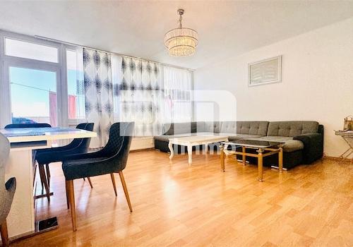 WE1 Wohn / Esszimmer / Zugang Balkon