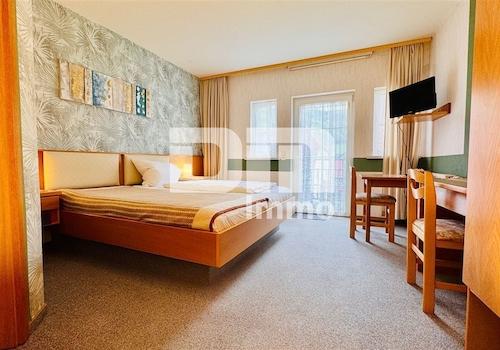 OG Gebäude 3 Doppelzimmer / Duschbad / Balkon