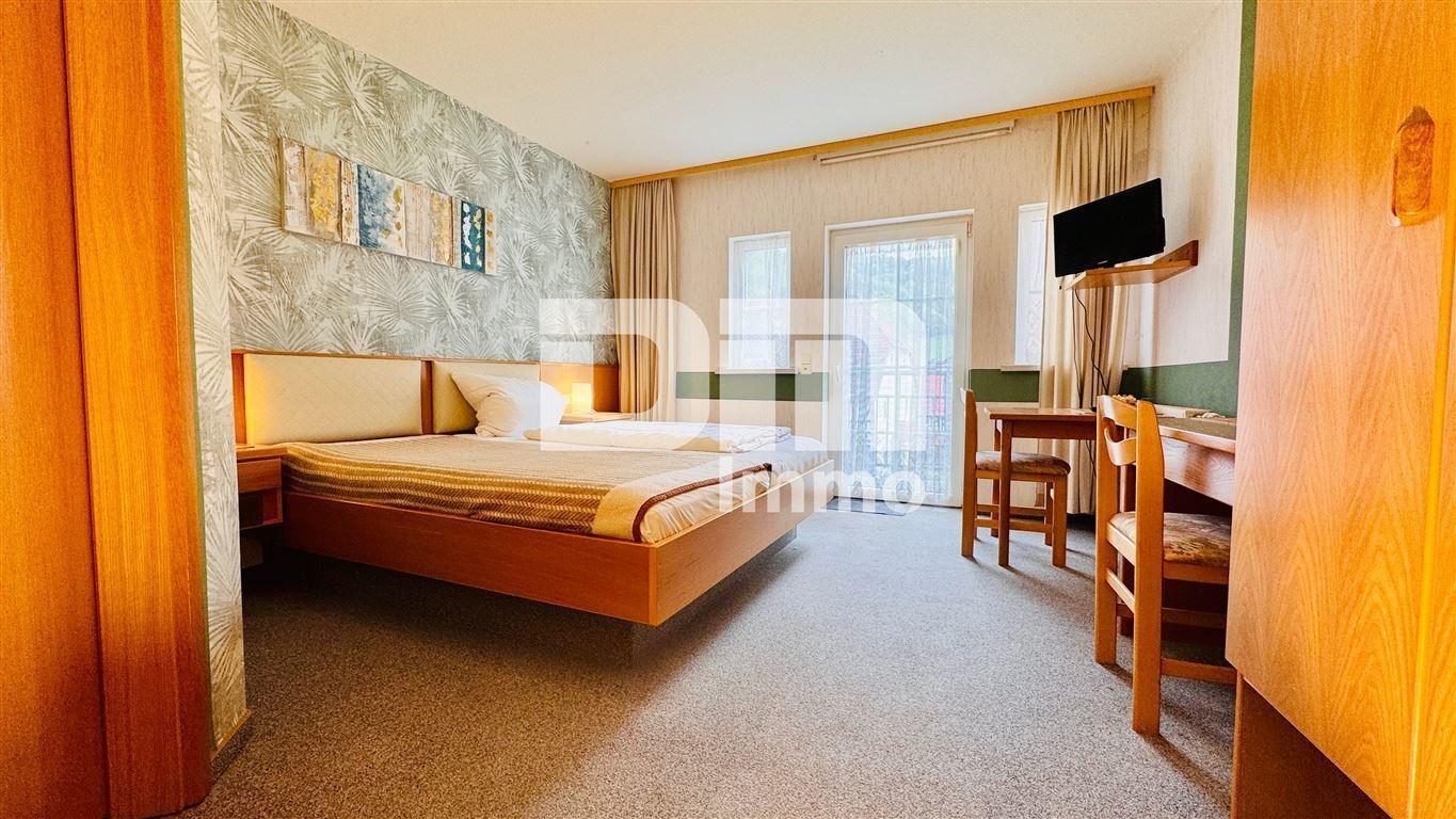 OG Gebäude 3 Doppelzimmer / Duschbad / Balkon